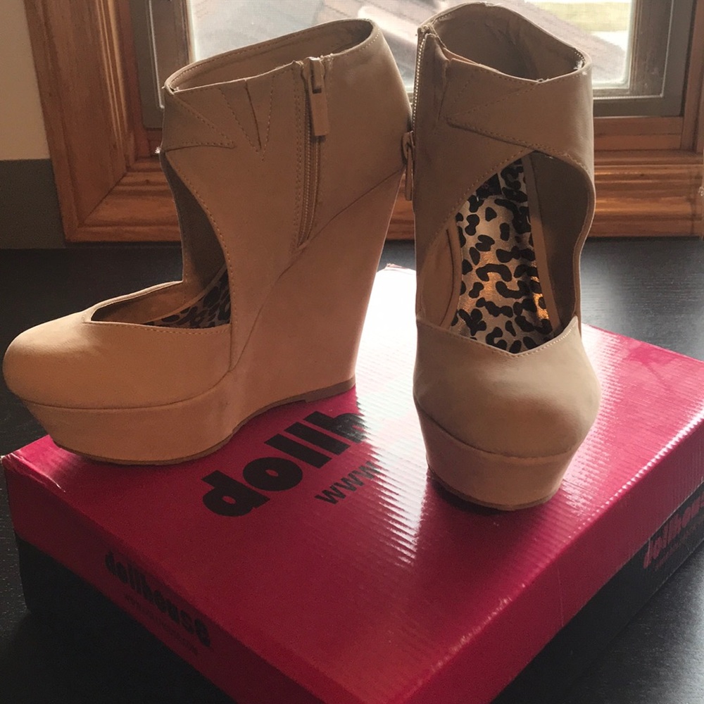 NWT Wedge shoes